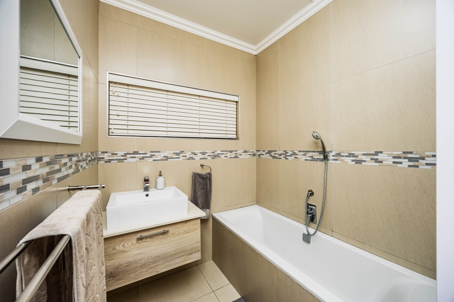 4 Bedroom Property for Sale in Beacon Bay Eastern Cape